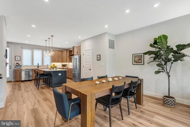 406 BROOKLAND GROVE DR NE, Washington, DC 20017