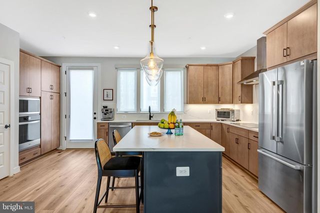 406 BROOKLAND GROVE DR NE, Washington, DC 20017