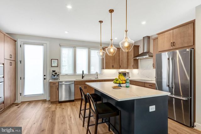 406 BROOKLAND GROVE DR NE, Washington, DC 20017