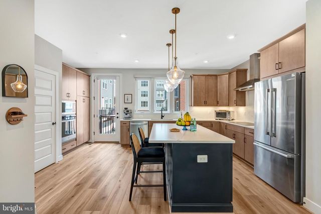 406 BROOKLAND GROVE DR NE, Washington, DC 20017