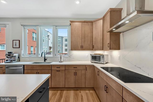 406 BROOKLAND GROVE DR NE, Washington, DC 20017