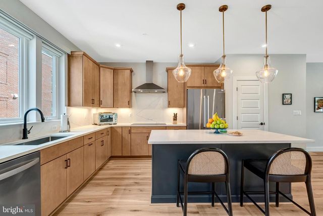 406 BROOKLAND GROVE DR NE, Washington, DC 20017