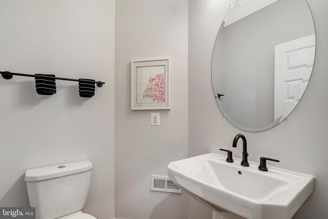 406 BROOKLAND GROVE DR NE, Washington, DC 20017