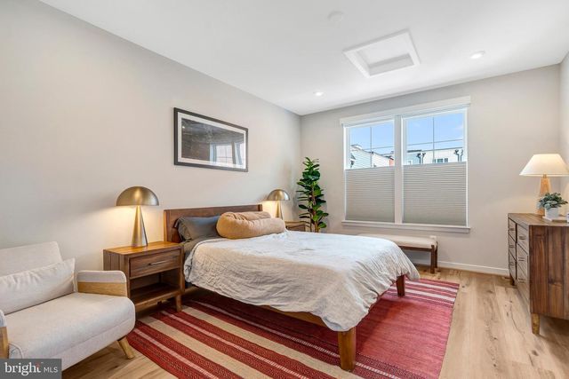 406 BROOKLAND GROVE DR NE, Washington, DC 20017