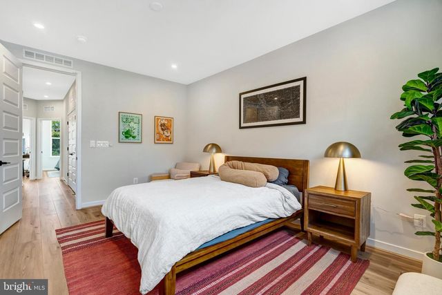 406 BROOKLAND GROVE DR NE, Washington, DC 20017