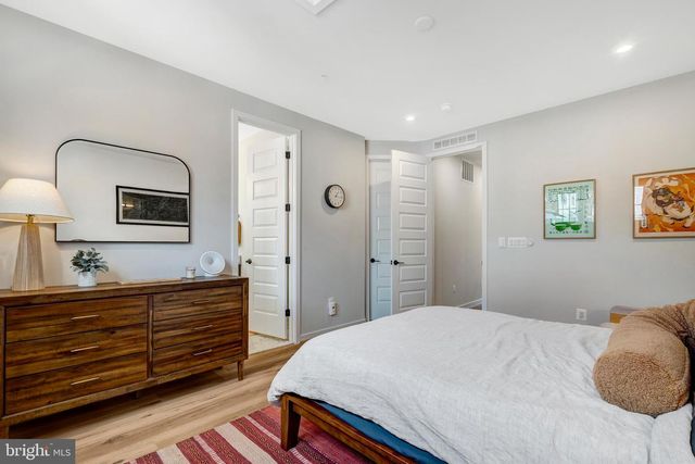 406 BROOKLAND GROVE DR NE, Washington, DC 20017