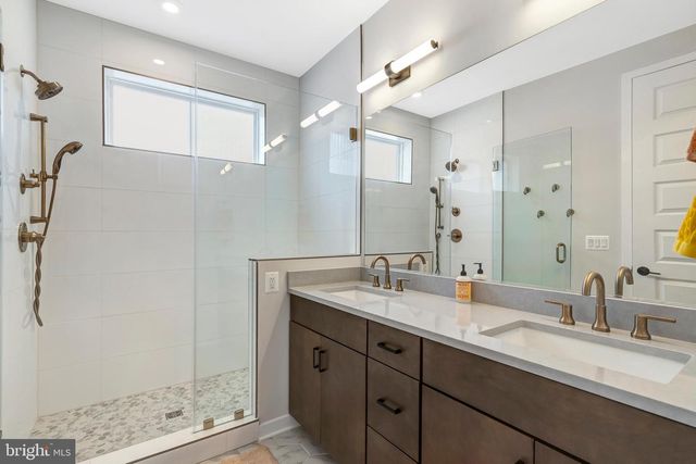 406 BROOKLAND GROVE DR NE, Washington, DC 20017