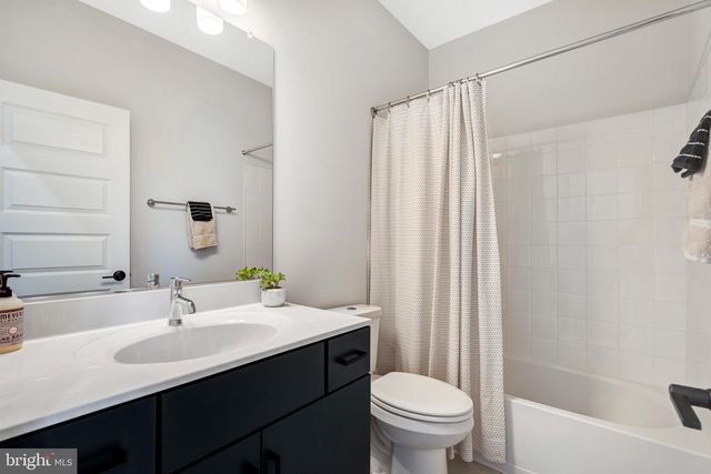 406 BROOKLAND GROVE DR NE, Washington, DC 20017