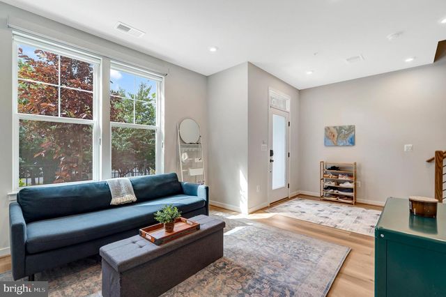 406 BROOKLAND GROVE DR NE, Washington, DC 20017