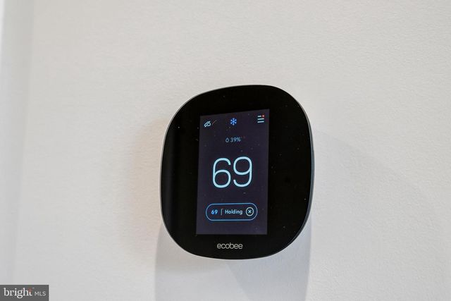 406 BROOKLAND GROVE DR NE, Washington, DC 20017