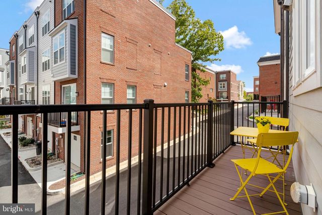 406 BROOKLAND GROVE DR NE, Washington, DC 20017