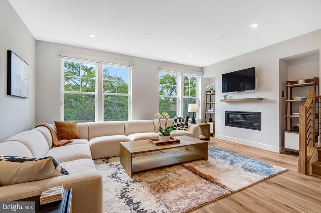 406 BROOKLAND GROVE DR NE, Washington, DC 20017