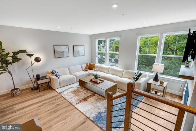 406 BROOKLAND GROVE DR NE, Washington, DC 20017