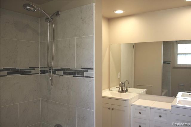 789 Dressler Lane, Rochester Hills, MI 48307