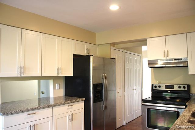 789 Dressler Lane, Rochester Hills, MI 48307