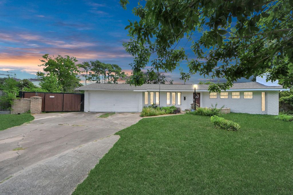 10214 Moorberry Lane, Houston, TX 77043