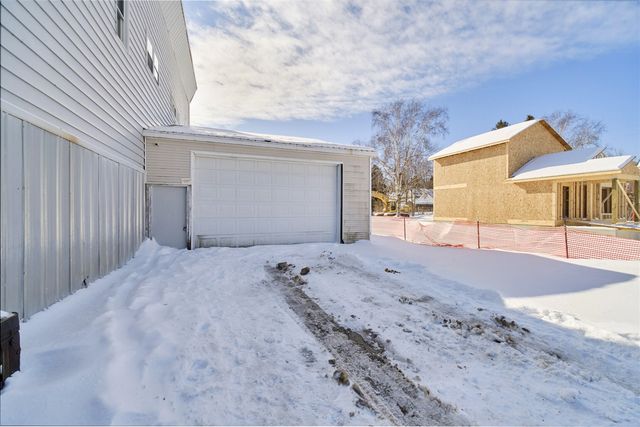 221 5th Street, Manistee, MI 49660