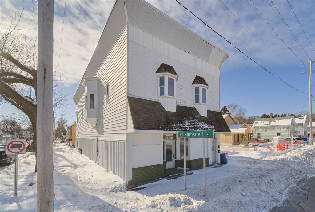 221 5th Street, Manistee, MI 49660