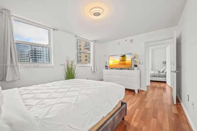 1200 Brickell Bay Dr 2502, Miami, FL 33131