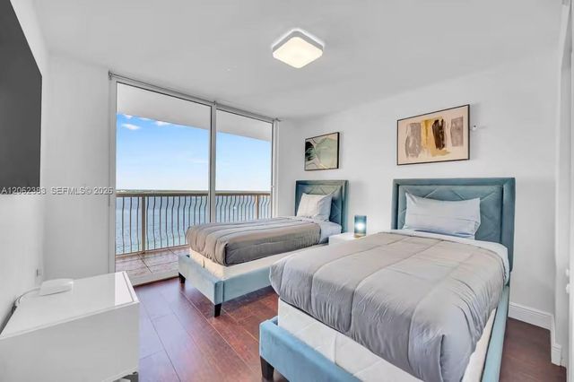 1200 Brickell Bay Dr 2502, Miami, FL 33131