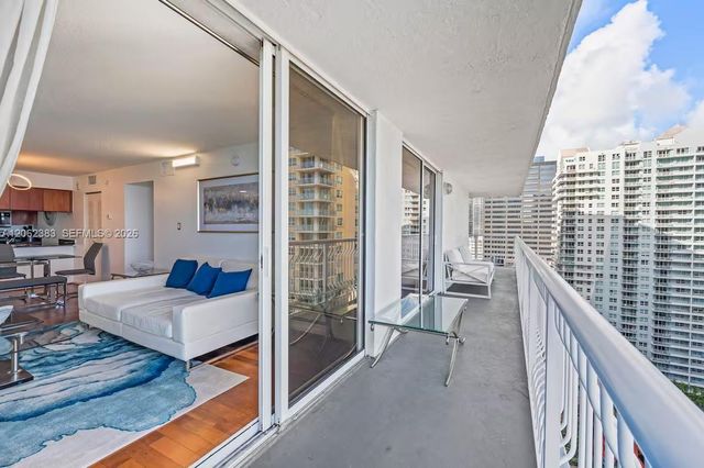1200 Brickell Bay Dr 2502, Miami, FL 33131