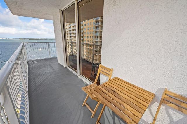1200 Brickell Bay Dr 2502, Miami, FL 33131