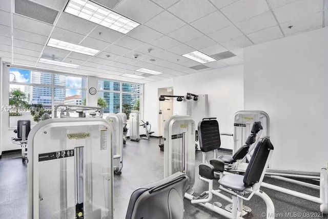 1200 Brickell Bay Dr 2502, Miami, FL 33131