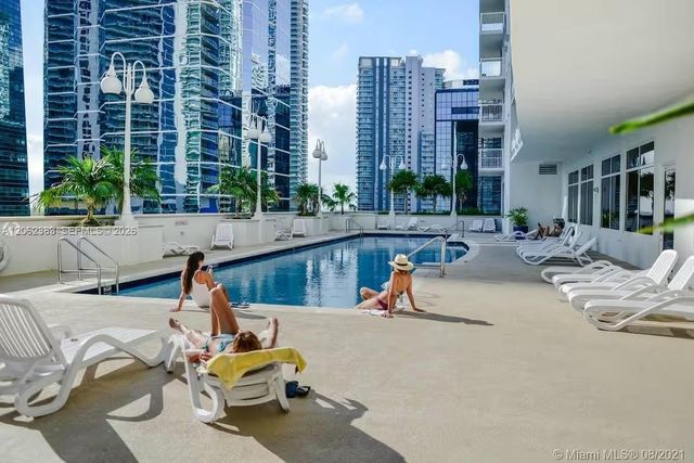 1200 Brickell Bay Dr 2502, Miami, FL 33131