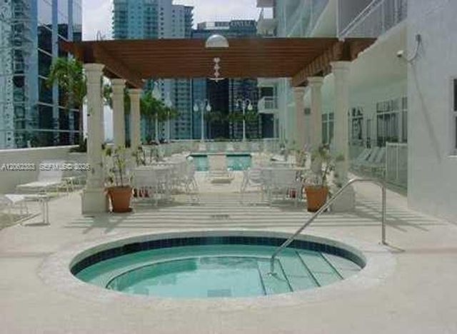 1200 Brickell Bay Dr 2502, Miami, FL 33131