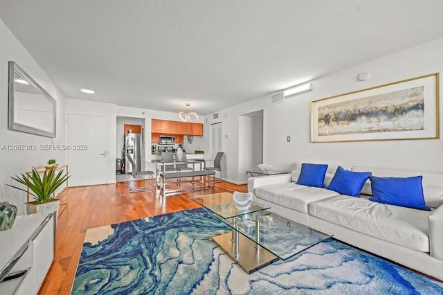 1200 Brickell Bay Dr 2502, Miami, FL 33131
