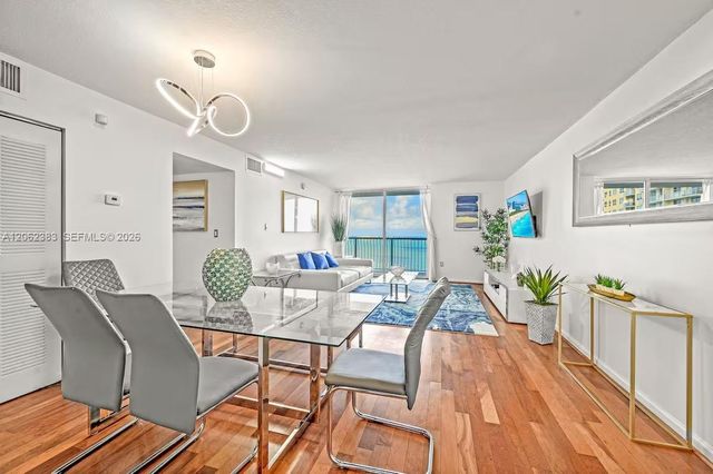 1200 Brickell Bay Dr 2502, Miami, FL 33131