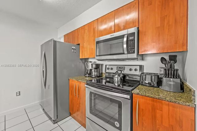 1200 Brickell Bay Dr 2502, Miami, FL 33131
