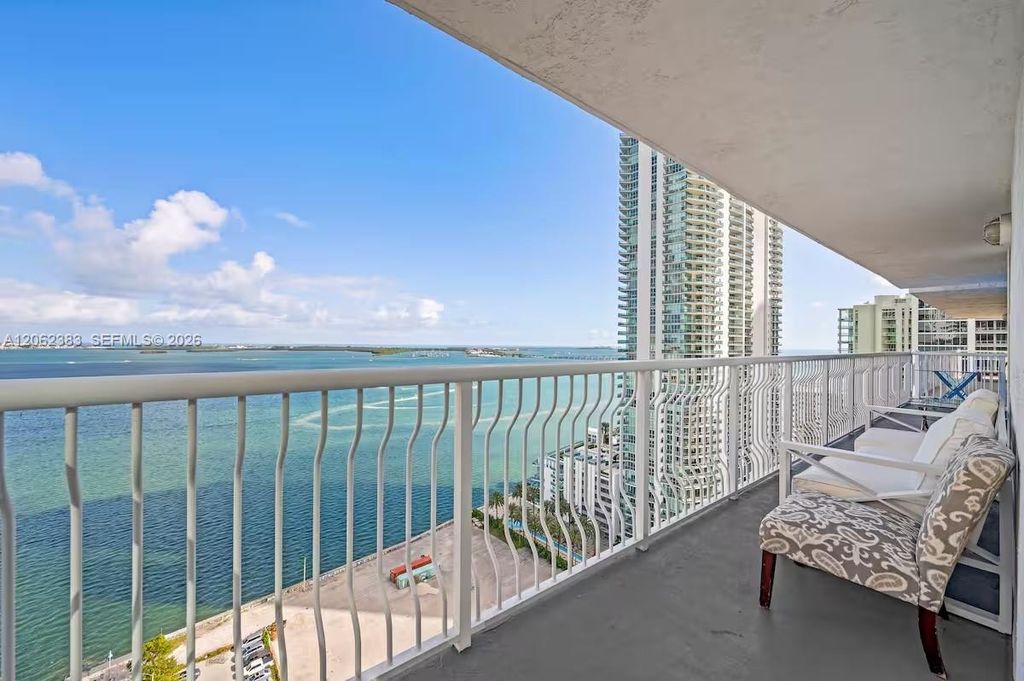 1200 Brickell Bay Dr 2502, Miami, FL 33131