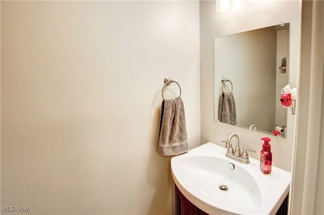 26686 Lake Of The Falls Boulevard, Olmsted Falls, OH 44138