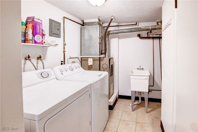 26686 Lake Of The Falls Boulevard, Olmsted Falls, OH 44138