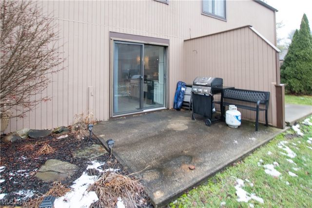 26686 Lake Of The Falls Boulevard, Olmsted Falls, OH 44138