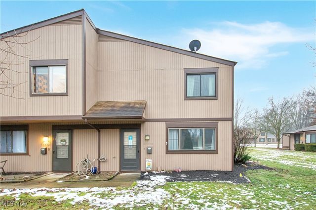 26686 Lake Of The Falls Boulevard, Olmsted Falls, OH 44138