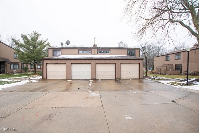 26686 Lake Of The Falls Boulevard, Olmsted Falls, OH 44138