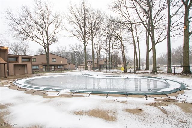 26686 Lake Of The Falls Boulevard, Olmsted Falls, OH 44138