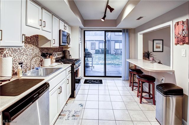 26686 Lake Of The Falls Boulevard, Olmsted Falls, OH 44138