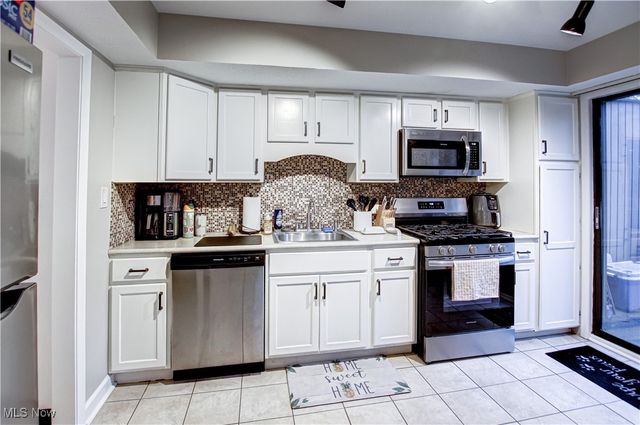 26686 Lake Of The Falls Boulevard, Olmsted Falls, OH 44138