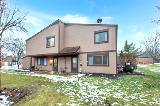 26686 Lake Of The Falls Boulevard, Olmsted Falls, OH 44138