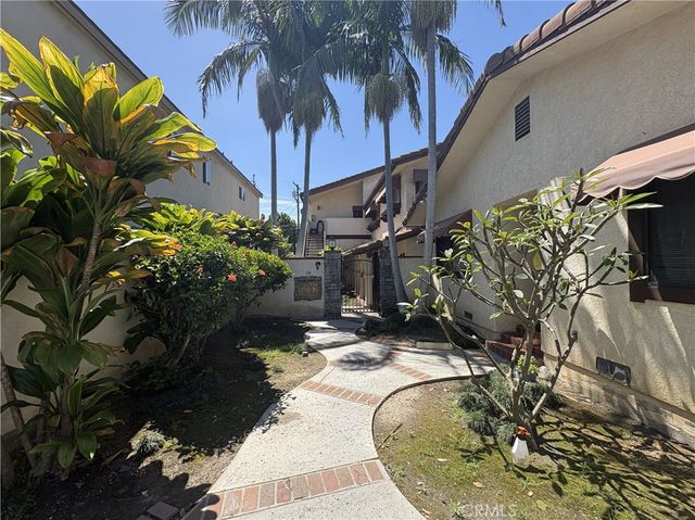 246 E Hullett Street, Long Beach, CA 90805