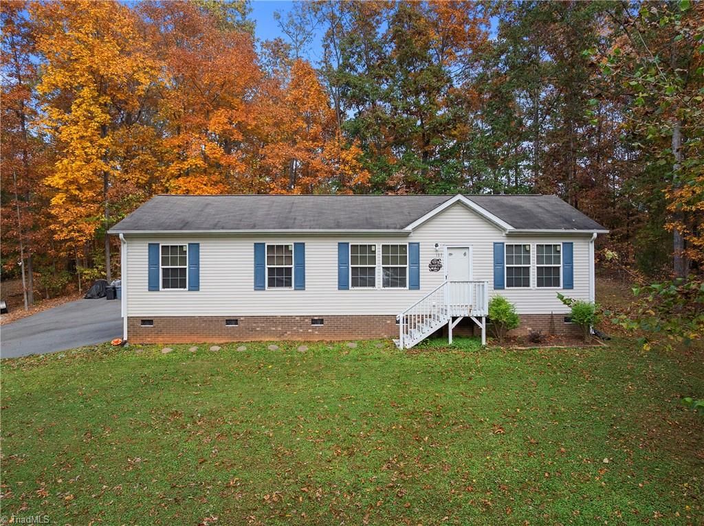 189 Panther Lane, Thomasville, NC 27360