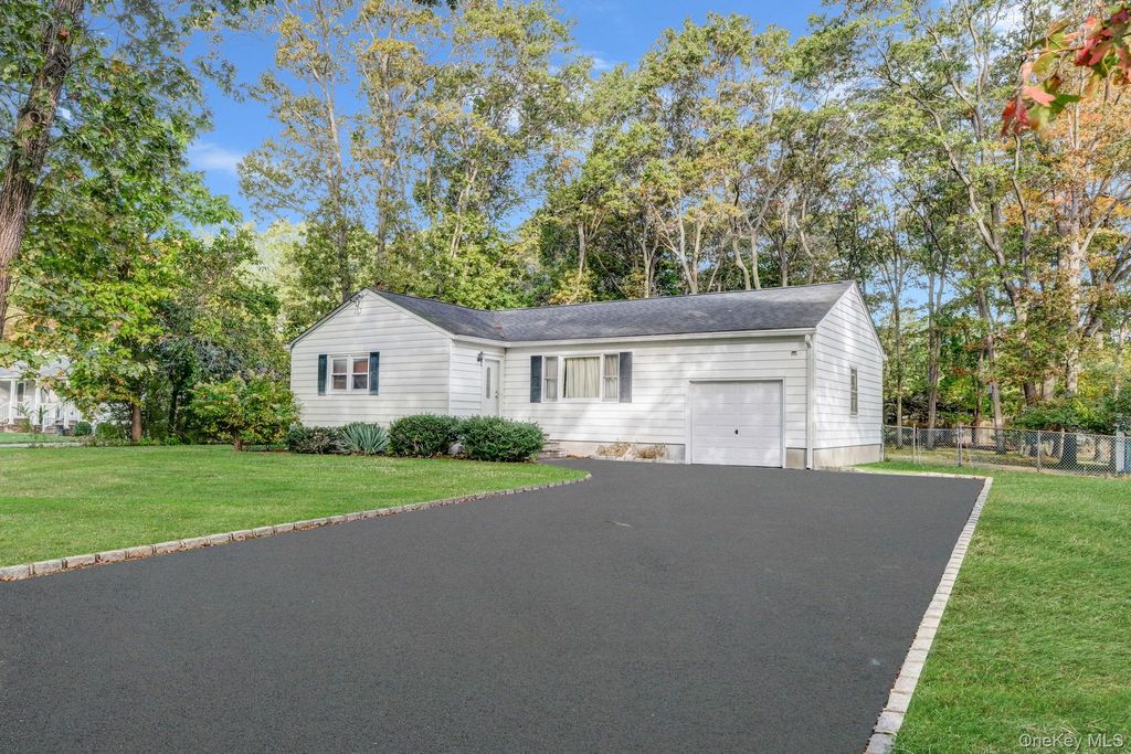 175 Pleasant Street, Ronkonkoma, NY 11779