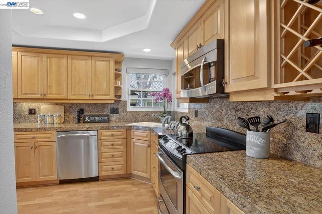 531 Silver Lake Dr, Danville, CA 94526