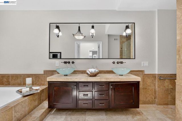 531 Silver Lake Dr, Danville, CA 94526
