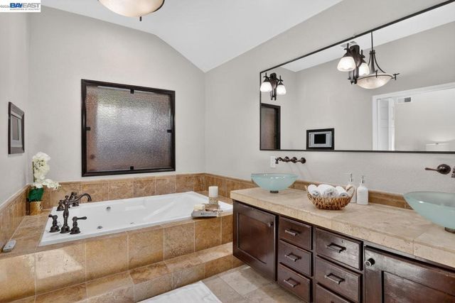 531 Silver Lake Dr, Danville, CA 94526
