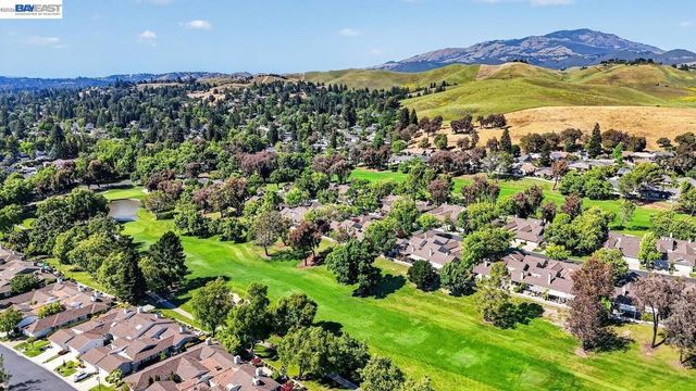 531 Silver Lake Dr, Danville, CA 94526