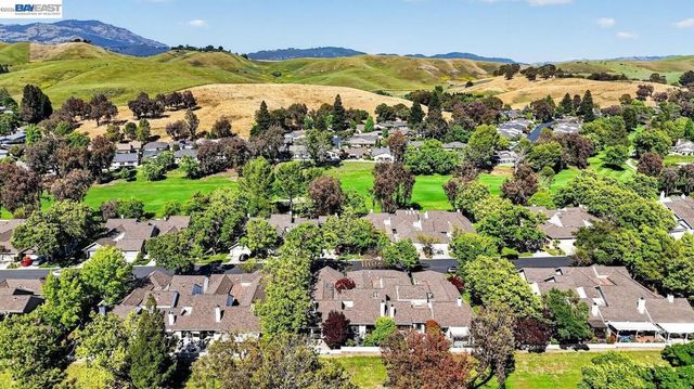 531 Silver Lake Dr, Danville, CA 94526